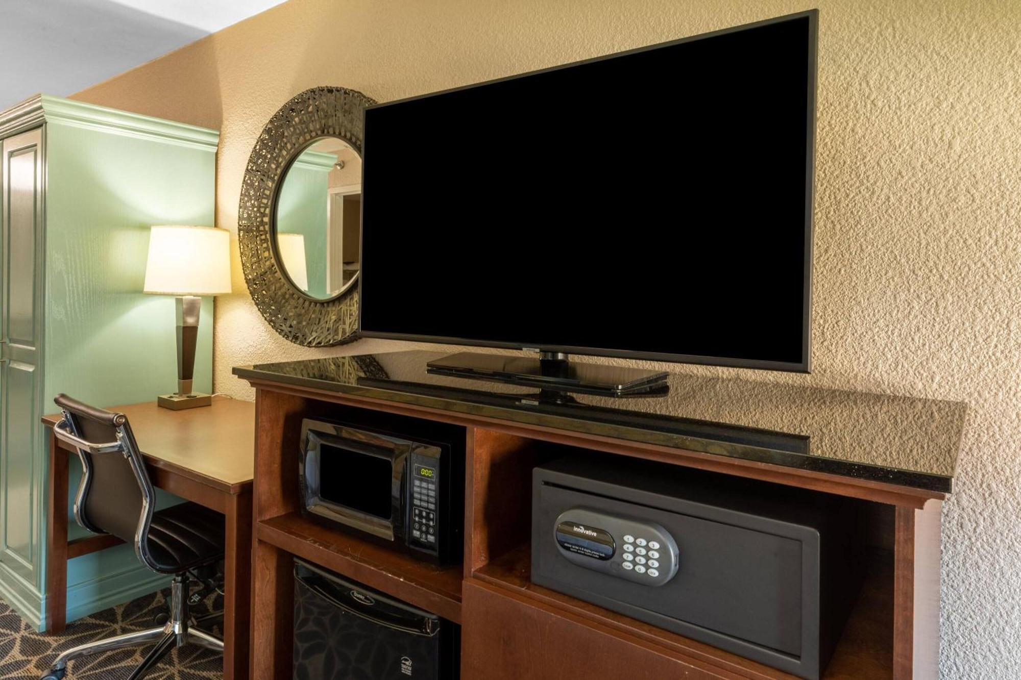Baymont By Wyndham Mcallen Pharr Exterior photo